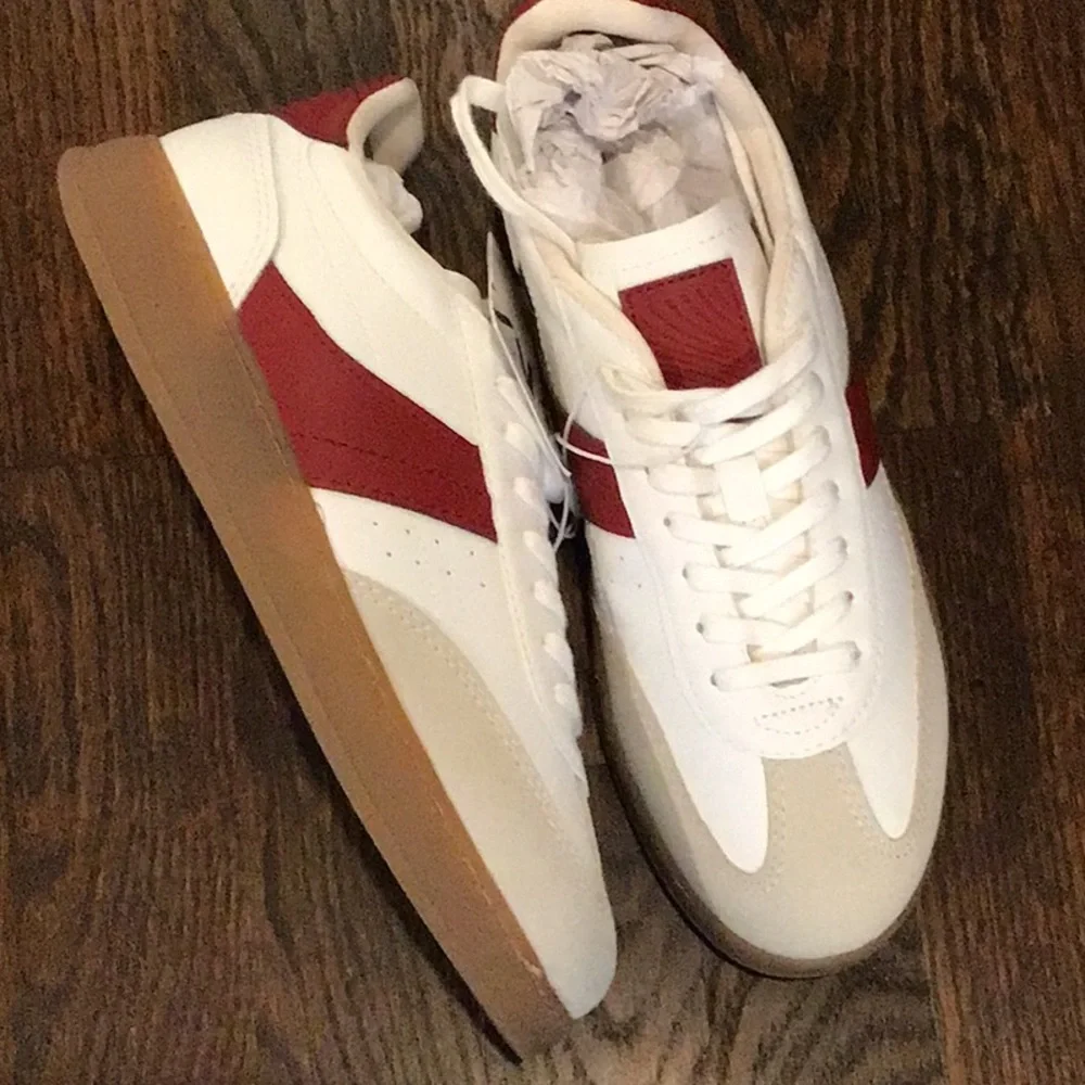 Zara- ATHLETIC SNEAKERS in white and burgundy red.